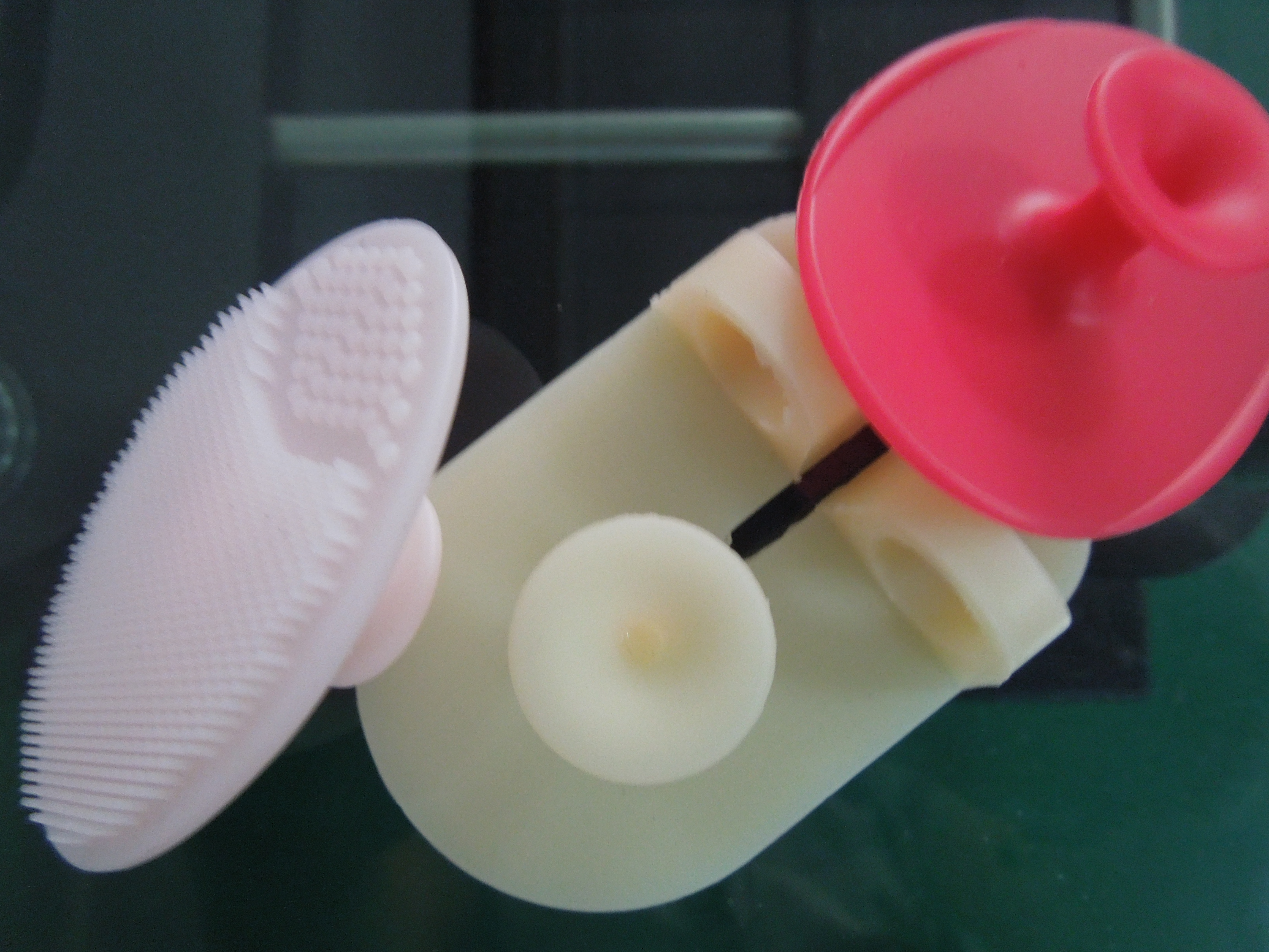 矽膠變黃了怎麼變白