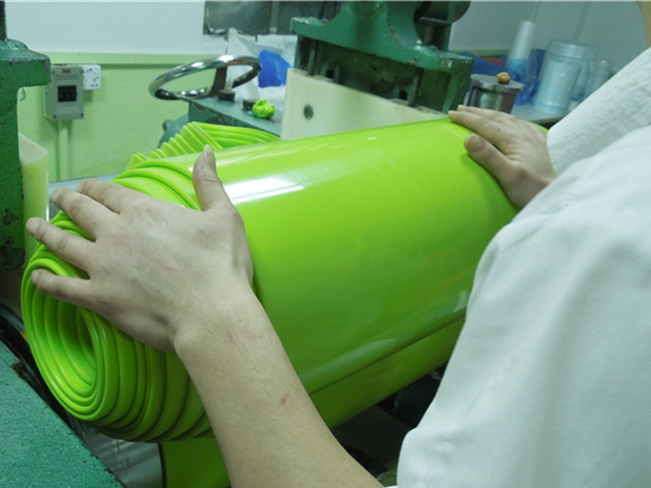 <a href='http://yuwang168.com.cn/Products/shuangseguijiaoweizu.html' class='keys' title='點擊查看關於矽膠製品廠的相關信息' target='_blank'>矽膠製品廠</a>家